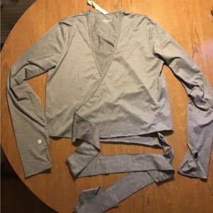 Manduka XL Yoga crop wrap around top